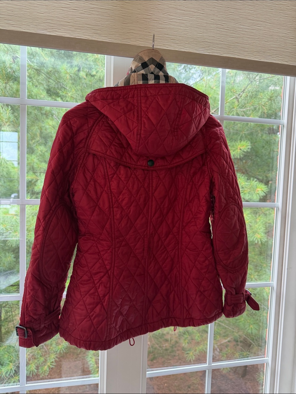 Burberry Red Quilted Hooded Puffer Jacket in EC , the belt is missing - Picture 4 of 11